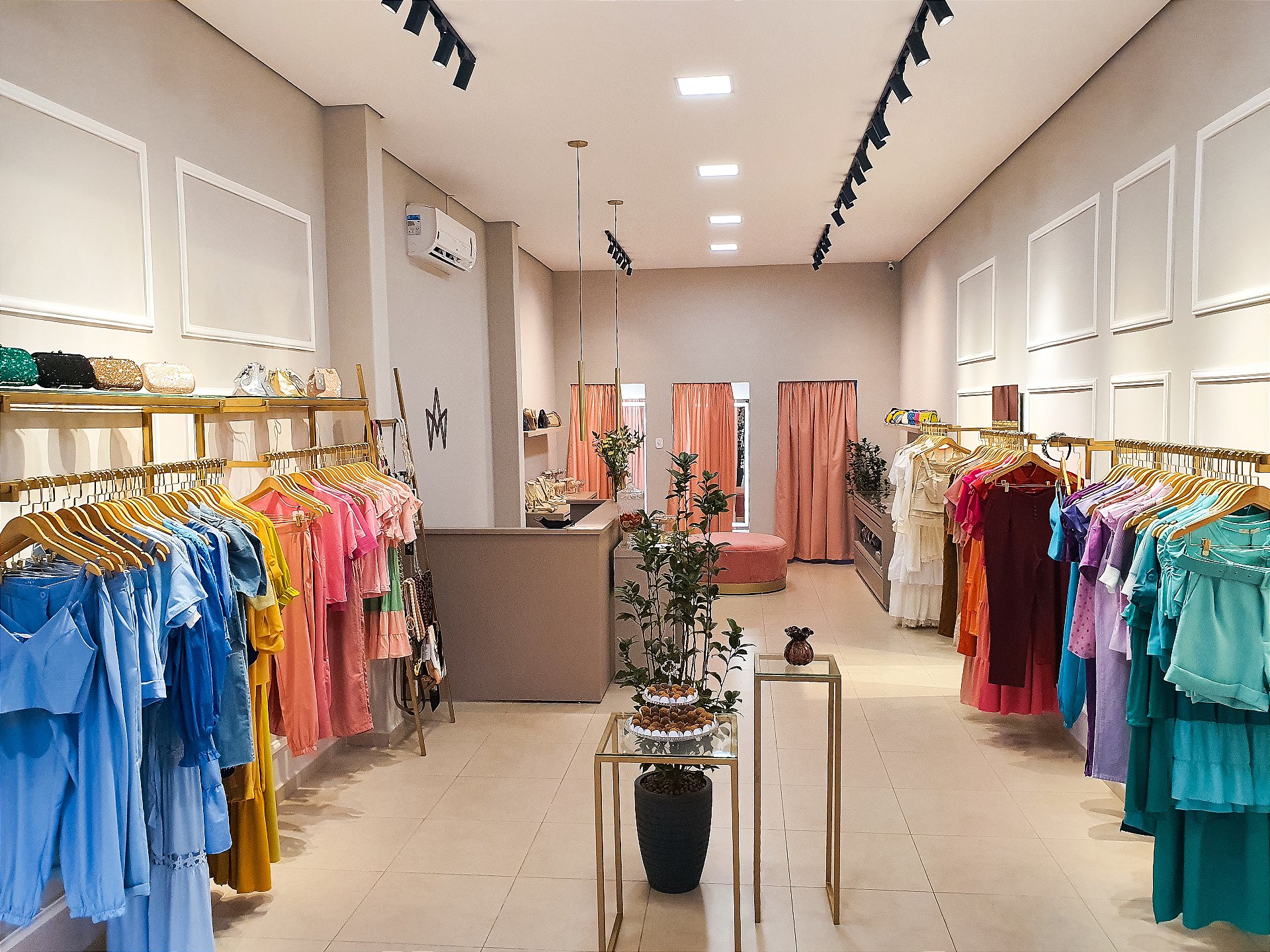 Foto interior da loja Amorá Store